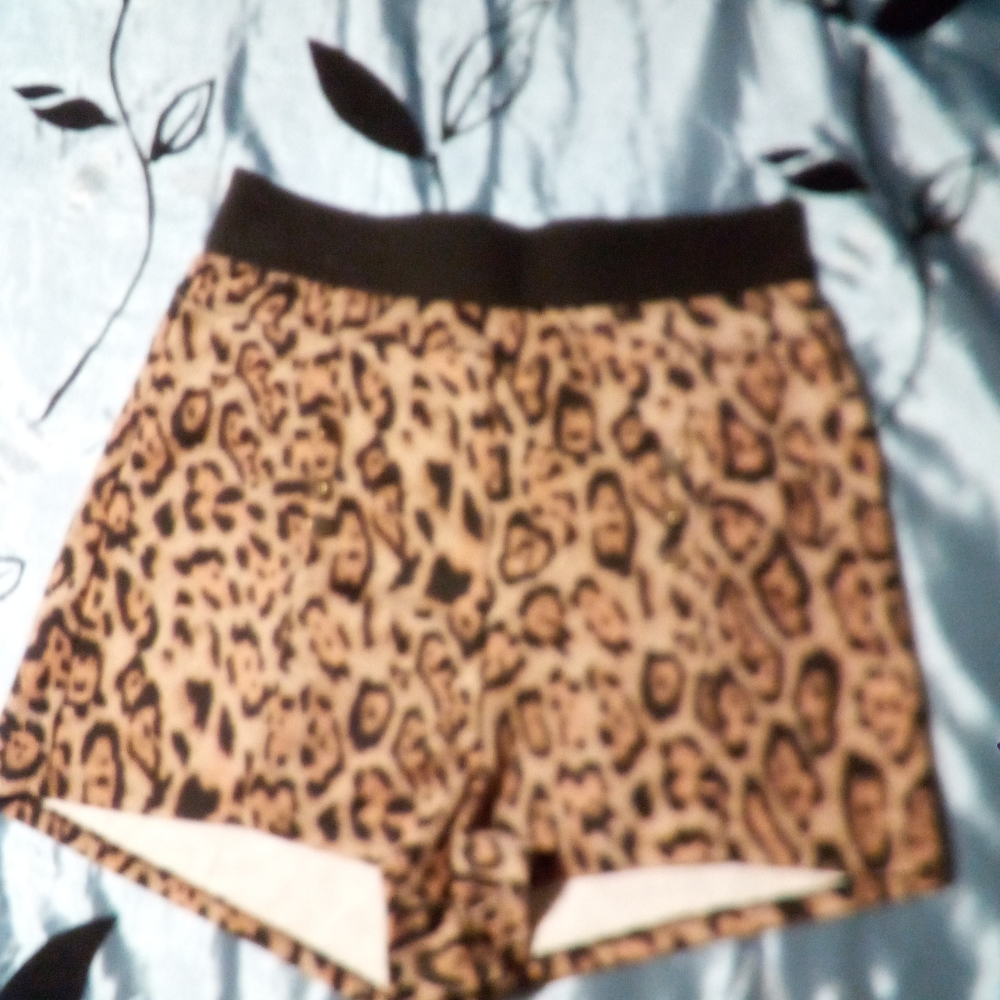 Shorts size large leapord